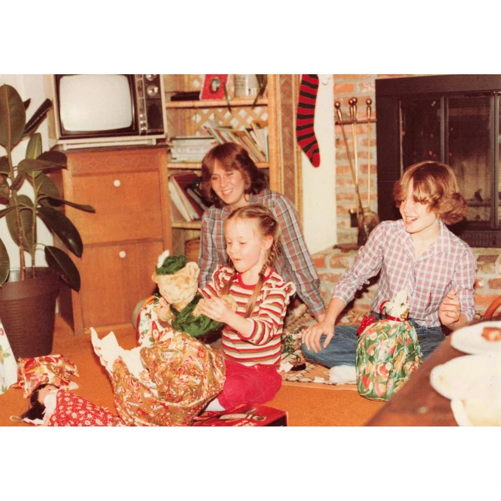 Vintage 80s Christmas Morning Snapshot Found Photo Fireplace Teddy Bear Kids - Picture 1 of 2